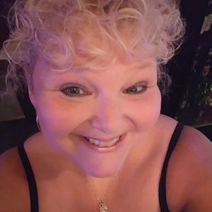 Meet your Posher, Laurie